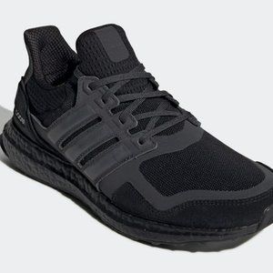 ultraboost black carbon